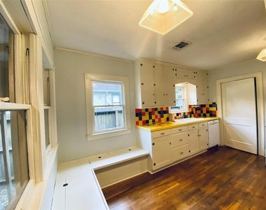 2223 Oxford Street - Photo Thumbnail 4