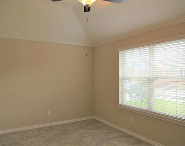 18427 Weeping Spring Drive - Photo Thumbnail 4