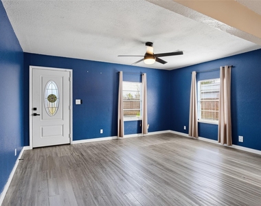 7720 Avenue E - Photo Thumbnail 5