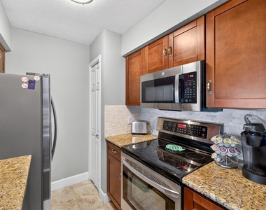 3506 Cove View Boulevard - Photo Thumbnail 6