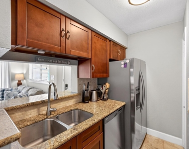 3506 Cove View Boulevard - Photo Thumbnail 5