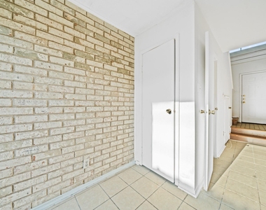 6463 Cambridge Glen Lane - Photo Thumbnail 10