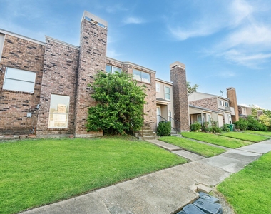 6463 Cambridge Glen Lane - Photo Thumbnail 1