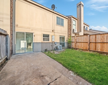 6463 Cambridge Glen Lane - Photo Thumbnail 23