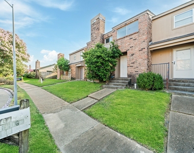6463 Cambridge Glen Lane - Photo Thumbnail 2