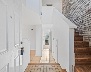 6463 Cambridge Glen Lane - Photo Thumbnail 3