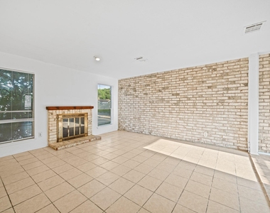 6463 Cambridge Glen Lane - Photo Thumbnail 4