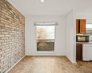 6463 Cambridge Glen Lane - Photo Thumbnail 7