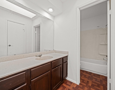 6463 Cambridge Glen Lane - Photo Thumbnail 17