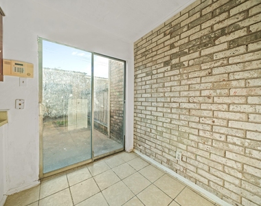6463 Cambridge Glen Lane - Photo Thumbnail 11