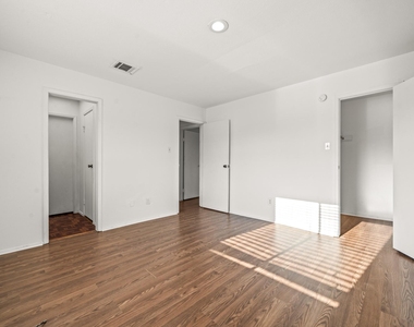 6463 Cambridge Glen Lane - Photo Thumbnail 15