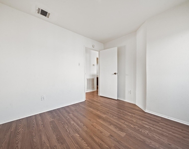 6463 Cambridge Glen Lane - Photo Thumbnail 20