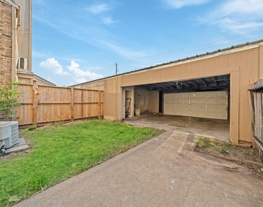 6463 Cambridge Glen Lane - Photo Thumbnail 22