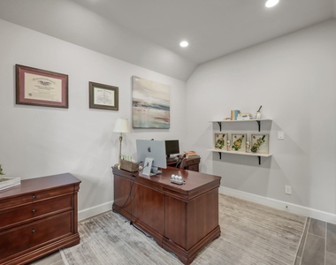 611 Lost Maples Bend Lane - Photo Thumbnail 4