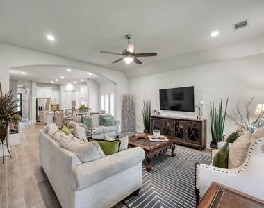 611 Lost Maples Bend Lane - Photo Thumbnail 12