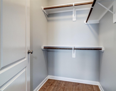 835 Heights Boulevard - Photo Thumbnail 5