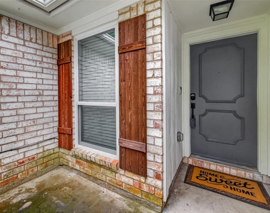 5347 Lincoln Green Drive - Photo Thumbnail 1