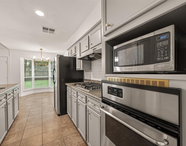 5347 Lincoln Green Drive - Photo Thumbnail 12