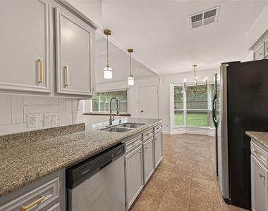 5347 Lincoln Green Drive - Photo Thumbnail 11