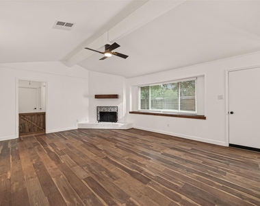 5347 Lincoln Green Drive - Photo Thumbnail 4