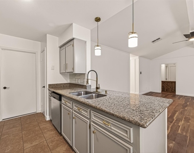 5347 Lincoln Green Drive - Photo Thumbnail 9