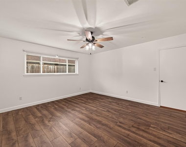 5347 Lincoln Green Drive - Photo Thumbnail 16