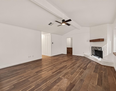 5347 Lincoln Green Drive - Photo Thumbnail 5