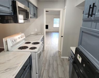 22127 Elsinore Drive - Photo Thumbnail 7