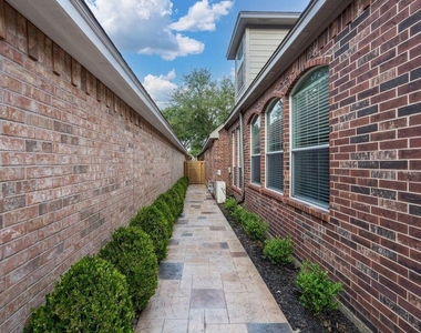 1211 Campton Court - Photo Thumbnail 33