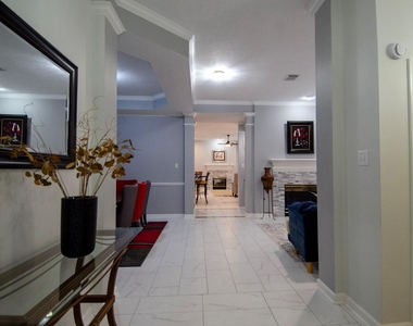 1211 Campton Court - Photo Thumbnail 4
