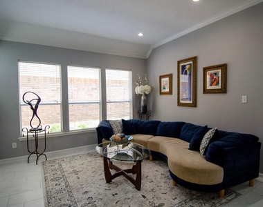1211 Campton Court - Photo Thumbnail 12