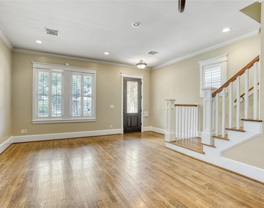 632 W 17th Street - Photo Thumbnail 8