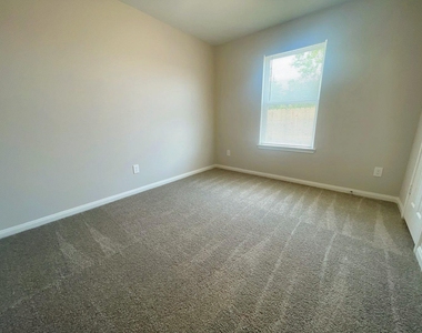 350 Road 5105 - Photo Thumbnail 10