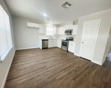 350 Road 5105 - Photo Thumbnail 4