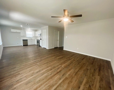350 Road 5105 - Photo Thumbnail 2