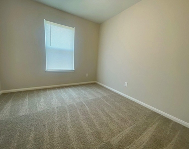 350 Road 5105 - Photo Thumbnail 12