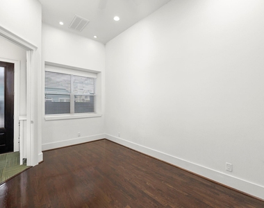 1808 Oakdale Street - Photo Thumbnail 5
