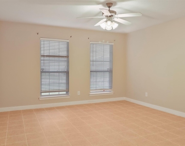 14926 Diamond Way - Photo Thumbnail 10