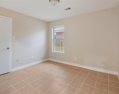 14926 Diamond Way - Photo Thumbnail 9