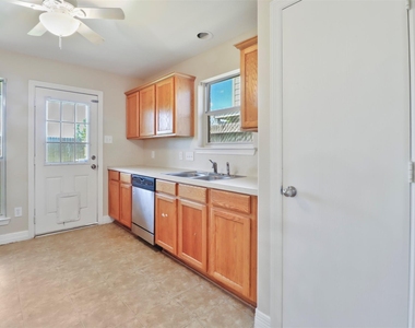 14926 Diamond Way - Photo Thumbnail 4