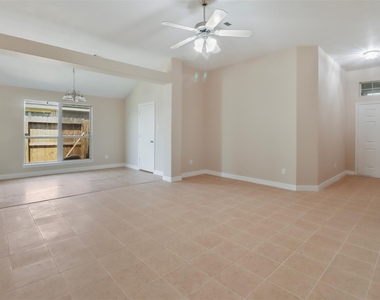 14926 Diamond Way - Photo Thumbnail 2