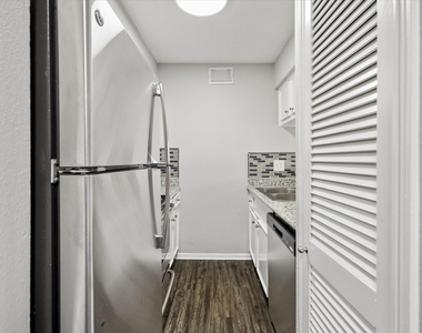 201 Emerson Street - Photo Thumbnail 4