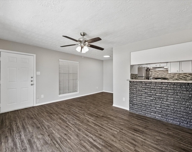201 Emerson Street - Photo Thumbnail 3