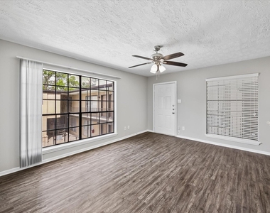 201 Emerson Street - Photo Thumbnail 2