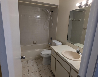 1051 Clearmont Street Ne - Photo Thumbnail 8