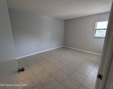 1051 Clearmont Street Ne - Photo Thumbnail 2