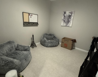 3010 Avalonia Drive - Photo Thumbnail 11