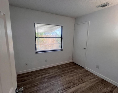 2796 Lancaster Road - Photo Thumbnail 24