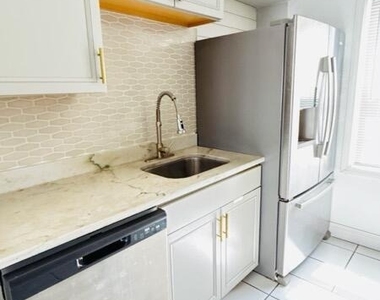 120 E Colonial Court - Photo Thumbnail 3