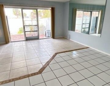 120 E Colonial Court - Photo Thumbnail 1